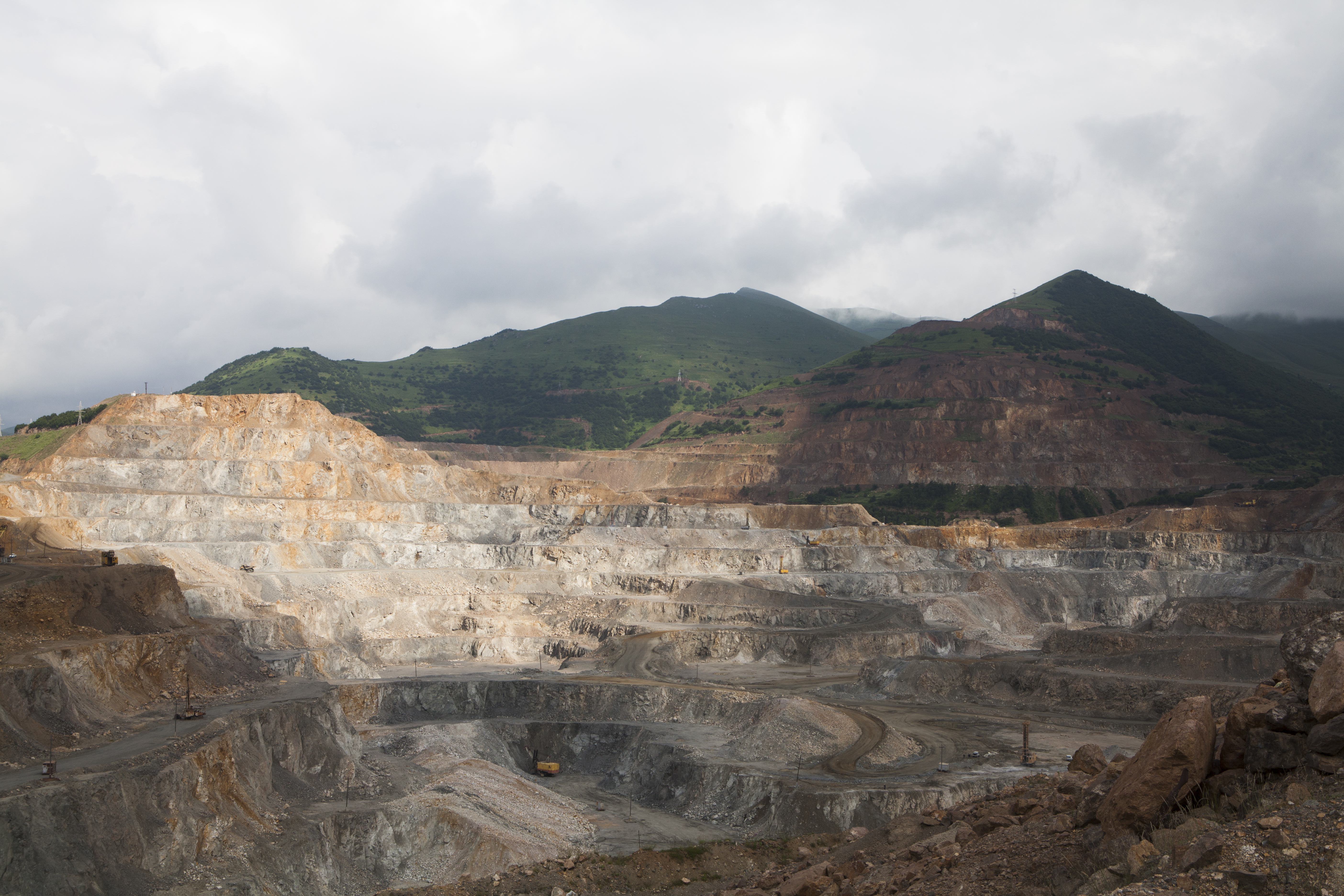 Karajan copper and molybdenum open-pit mine, the largest mine in Armenia found in the southern province of Syunik, photo by Serouj (courtesy of Pan-Armenian Environmental Front), Creative Commons Attribution-Share Alike 4.0 International license.