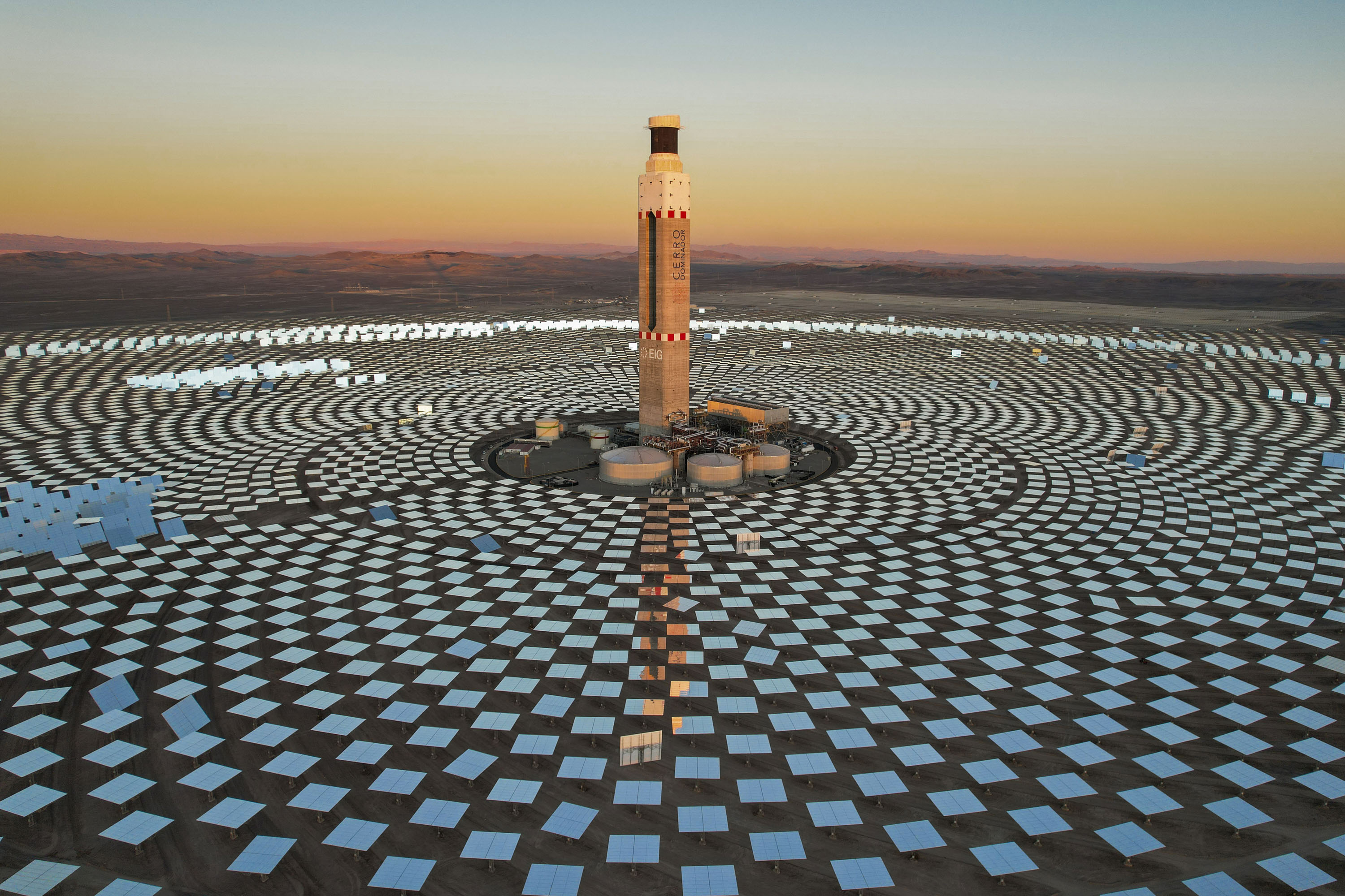 Solar power plant in the Atacama Desert, photo by IMF/Tamara Merino, Flickr, CC BY-NC-ND 2.0