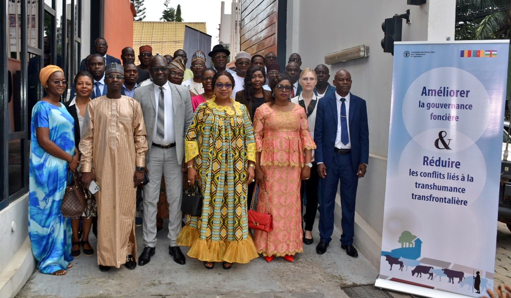 Lancement du projet d'amélioration de la gouvernance foncière et de réduction des conflits liés à la transhumance transfrontalière au Tchad, au Cameroun et en RCA, sous l'égide du Ministère camerounais des domaines, du cadastre et des affaires foncières (MINDCAF). Photo: FAO Cameroun