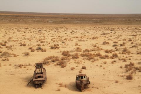 Ghost ships at the former shore of the Aral Sea in Moynaq,Uzbekistan, photo Sebastian Kluger,CC 3.0 