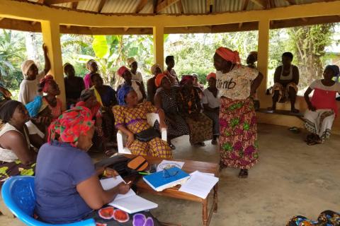 Réunion sur les statuts de la coopérative des femmes de Upper Guma avec l’Autorité de développement des coopératives et le ministère de l’Agriculture au Liberia