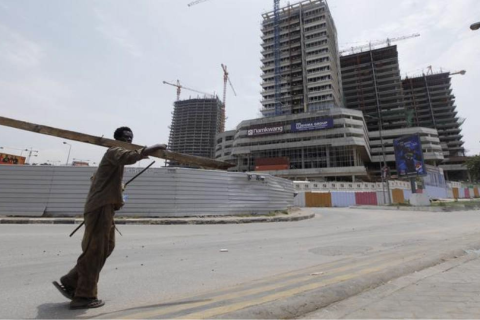 Behind high-rise buildings and skyscrapers hides poverty and inequality in urban Angola