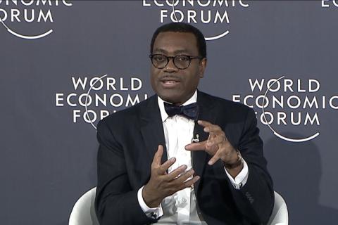  Le potentiel de l’Afrique est indéniable, mais nul ne se nourrit de potentiel… Nous devons libérer ce potentiel », a déclaré le président du Groupe de la Banque africaine de développement, M. Akinwumi Adesina (Source: African Development Bank Group (AfDB